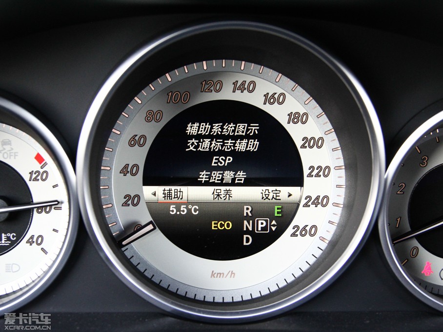 2015��YE�� E 320L �\�Ӻ��A��