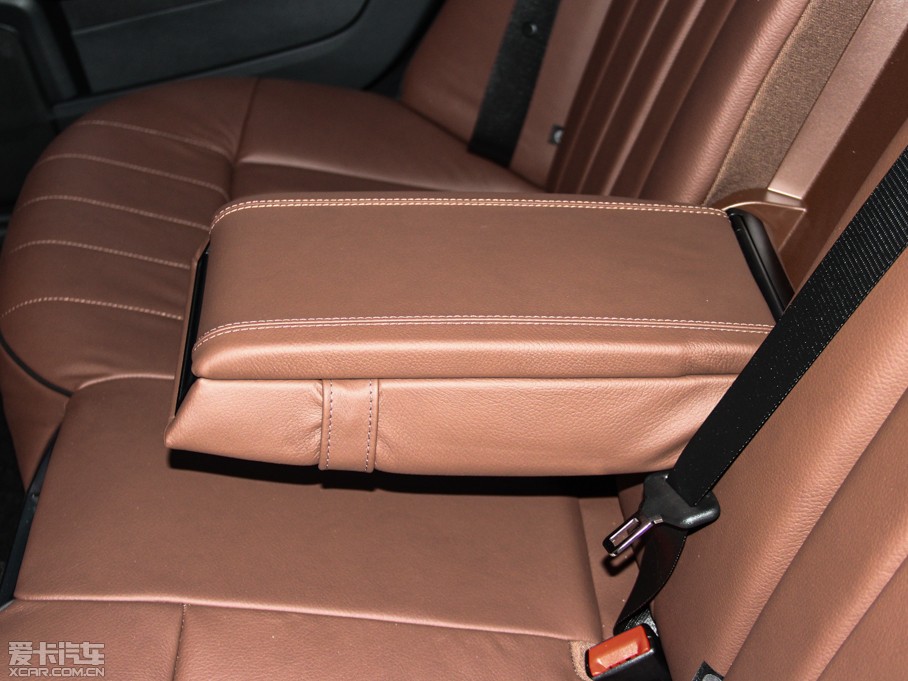 2015��YE�� E 320L �\�Ӻ��A��