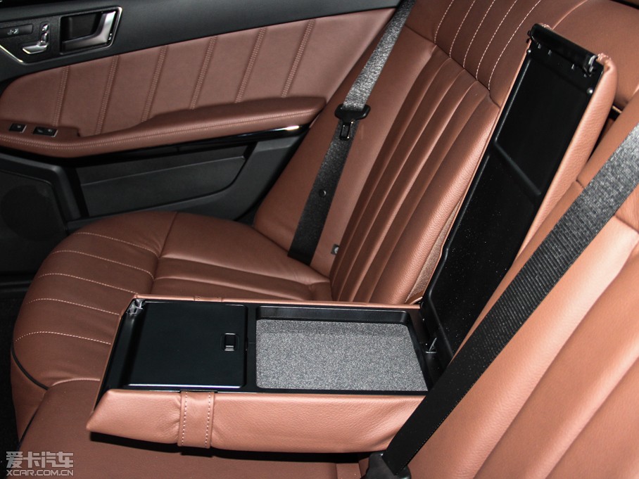 2015��YE�� E 320L �\�Ӻ��A��