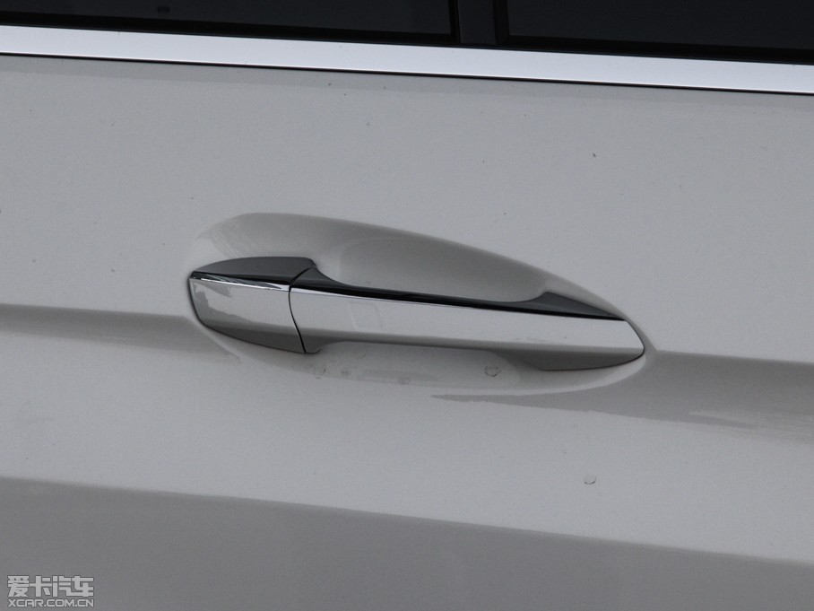 2015��YE�� E 320L �\�Ӻ��A��