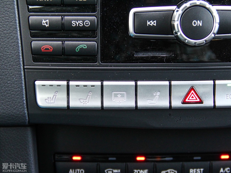 2015��YE�� E 320L �\�Ӻ��A��