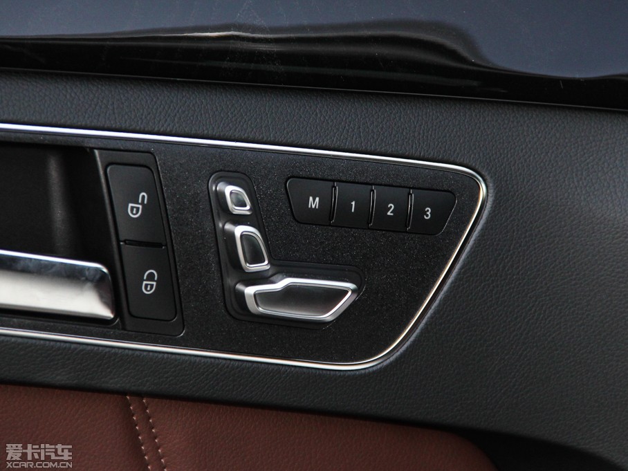 2015��YE�� E 320L �\�Ӻ��A��