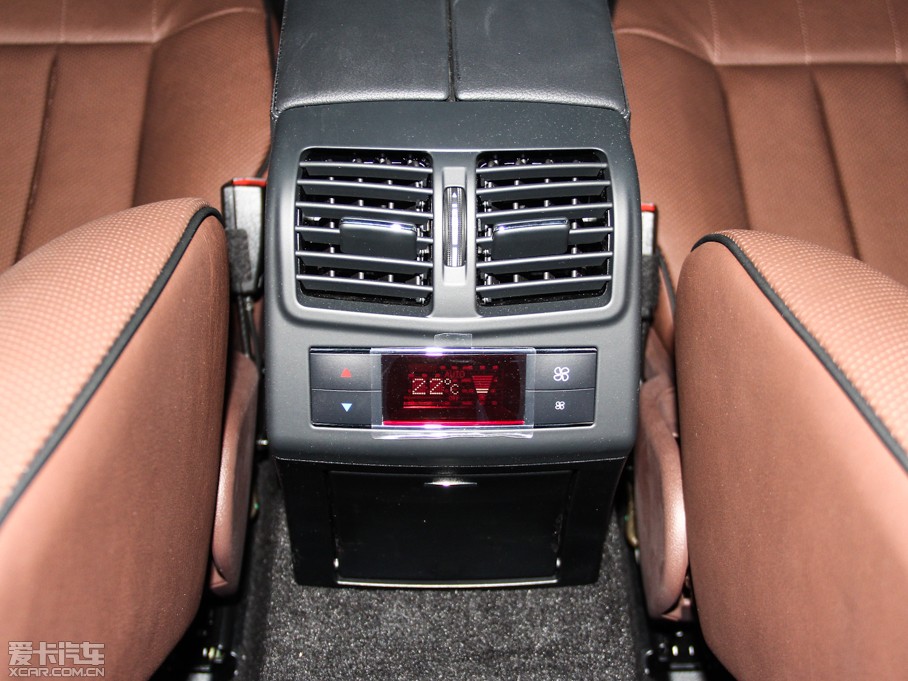 2015��YE�� E 320L �\�Ӻ��A��