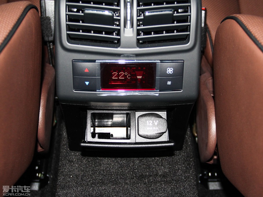 2015��YE�� E 320L �\�Ӻ��A��