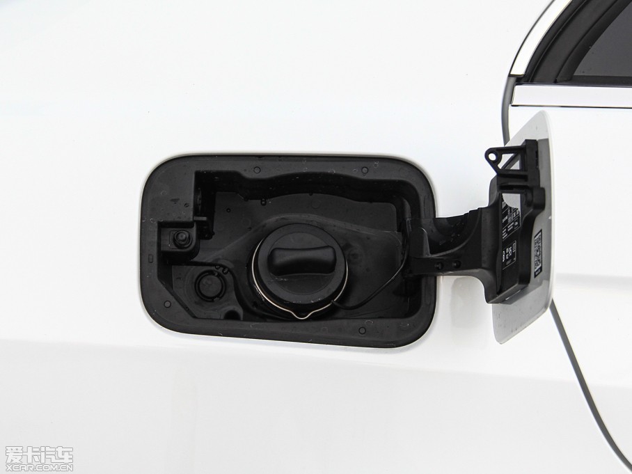 2015��YE�� E 320L �\�Ӻ��A��