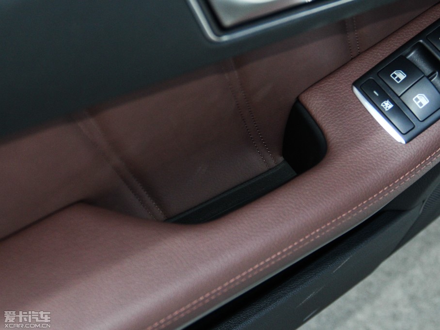 2015��YE�� E 320L �\(y��n)�Ӻ��A��