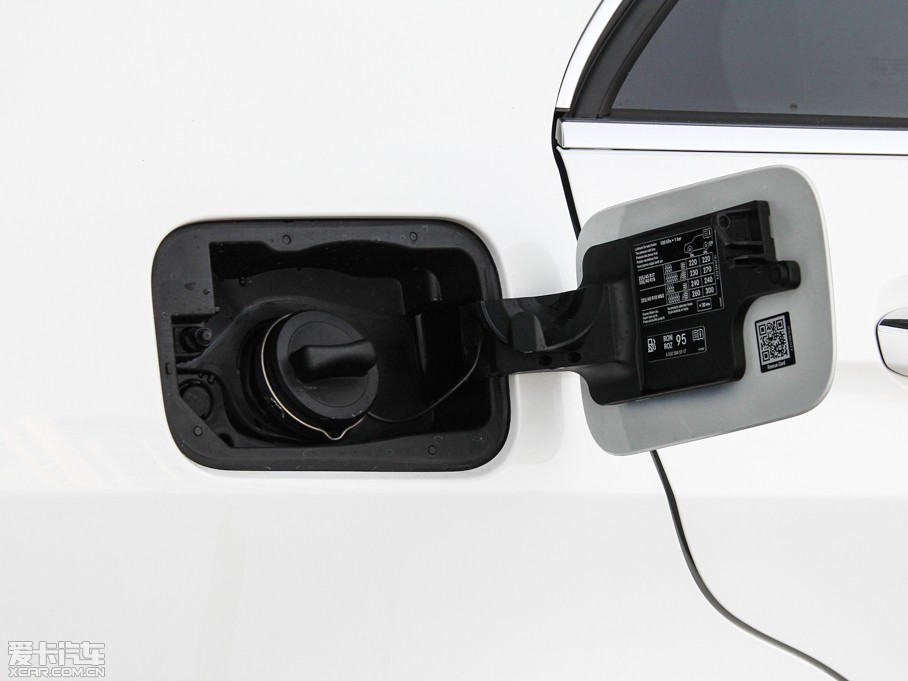 2015��YE�� E 320L �\�Ӻ��A��