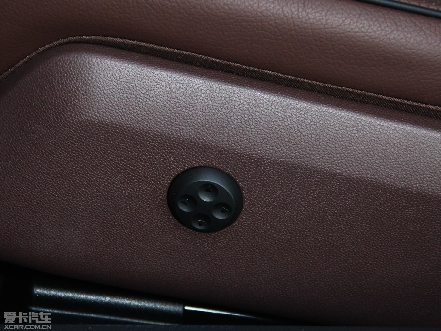 2015��YE�� E 320L �\�Ӻ��A��