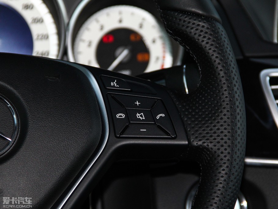 2015��YE�� E 320L �\�Ӻ��A��