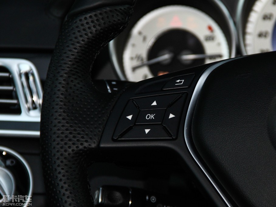 2015��YE�� E 320L �\�Ӻ��A��