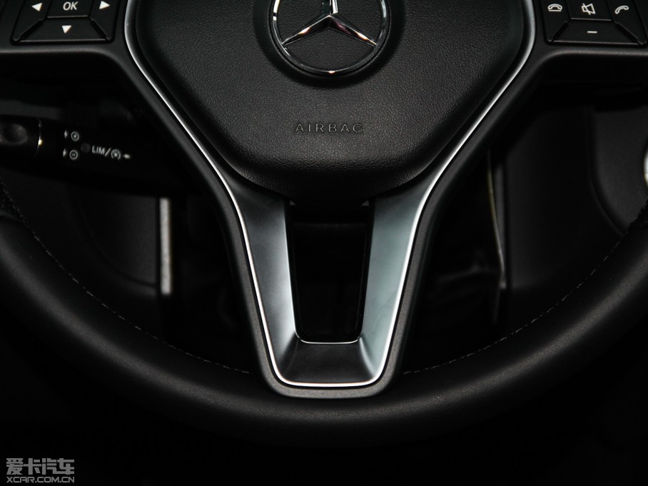 2015��YE�� E 320L �\�Ӻ��A��