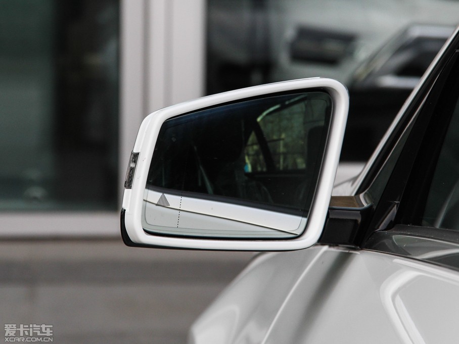 2015��YE�� E 320L �\�Ӻ��A��