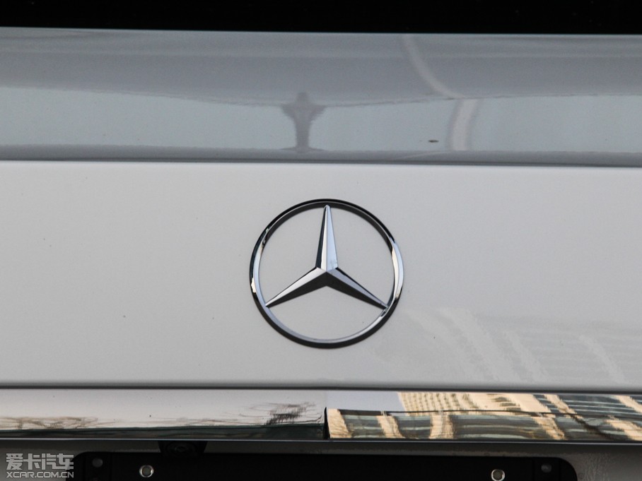 2015��YE�� E 320L �\�Ӻ��A��