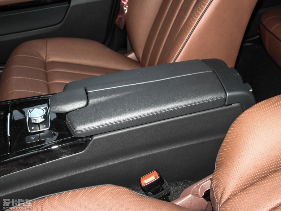 2015��YE�� E 320L �\�Ӻ��A��