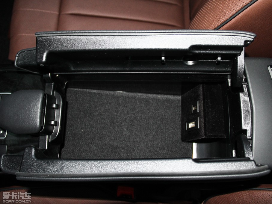 2015��YE�� E 320L �\�Ӻ��A��