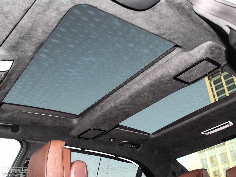 2015��YE�� E 320L �\�Ӻ��A��