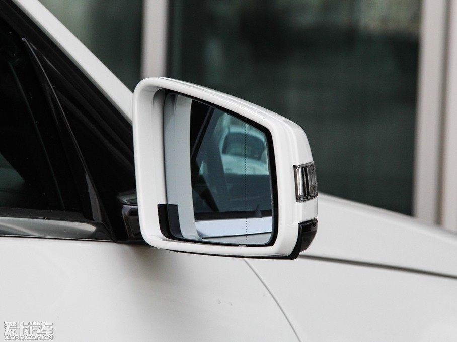 2015��YE�� E 320L �\�Ӻ��A��