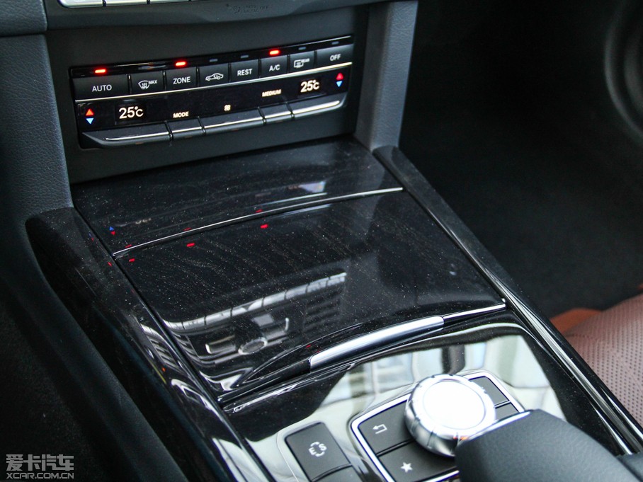 2015��YE�� E 320L �\�Ӻ��A��