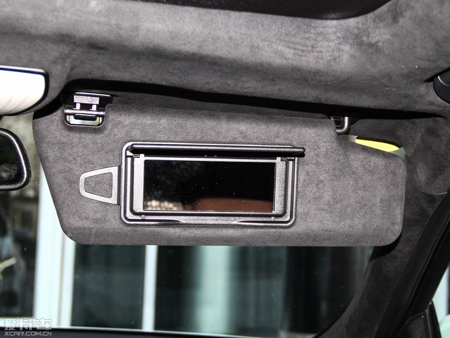 2015��YE�� E 320L �\�Ӻ��A��