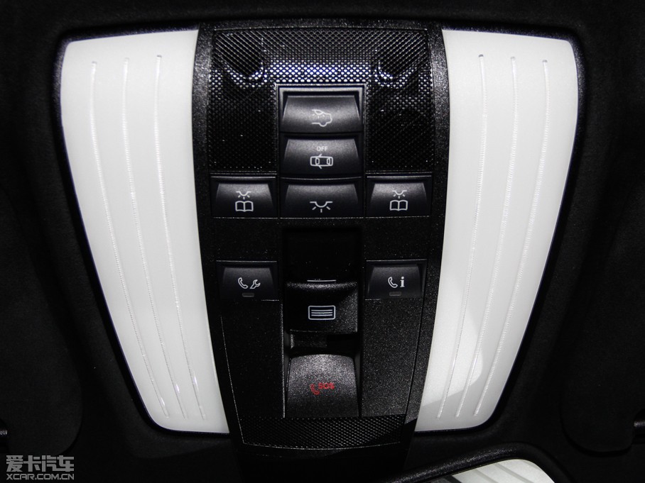 2015��YE�� E 320L �\�Ӻ��A��