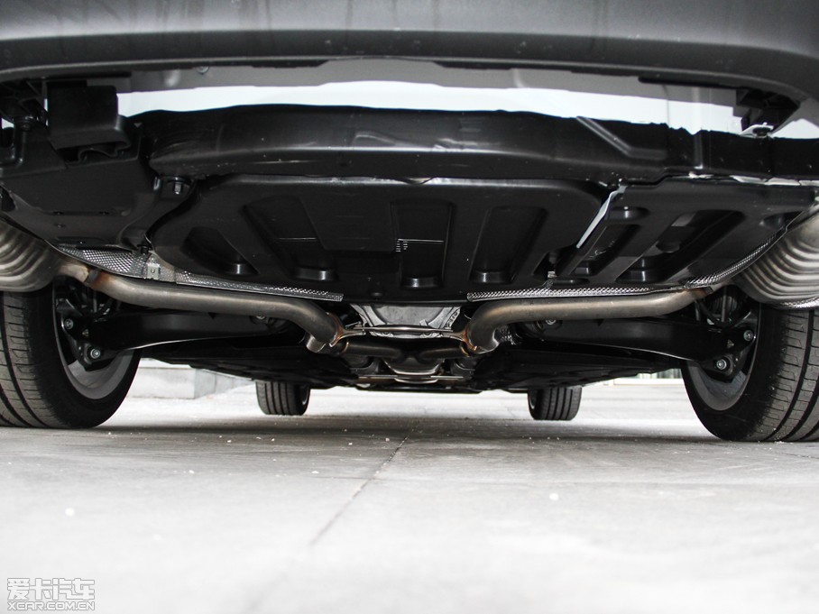 2015��YE�� E 320L �\�Ӻ��A��