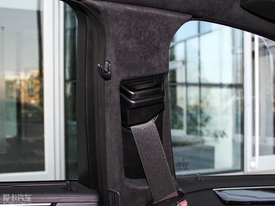 2015��YE�� E 320L �\�Ӻ��A��