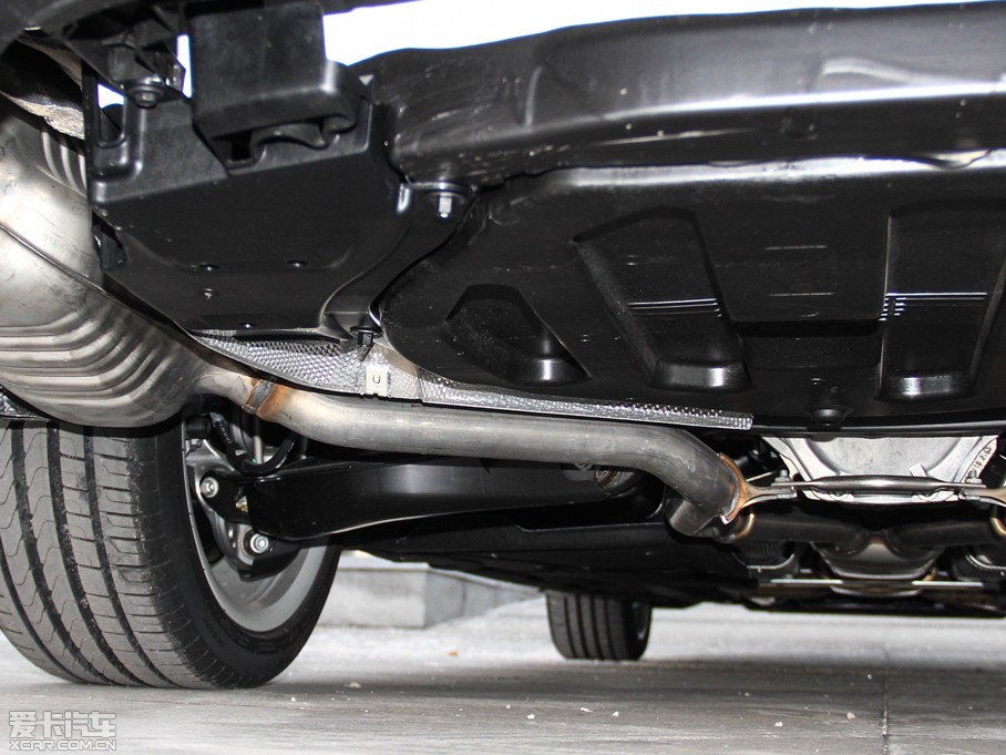 2015��YE�� E 320L �\�Ӻ��A��