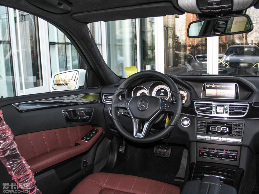 2015��YE�� E 320L �\�Ӻ��A��