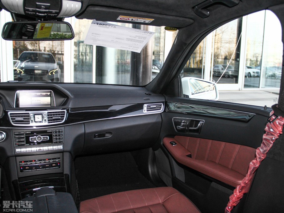 2015��YE�� E 320L �\�Ӻ��A��