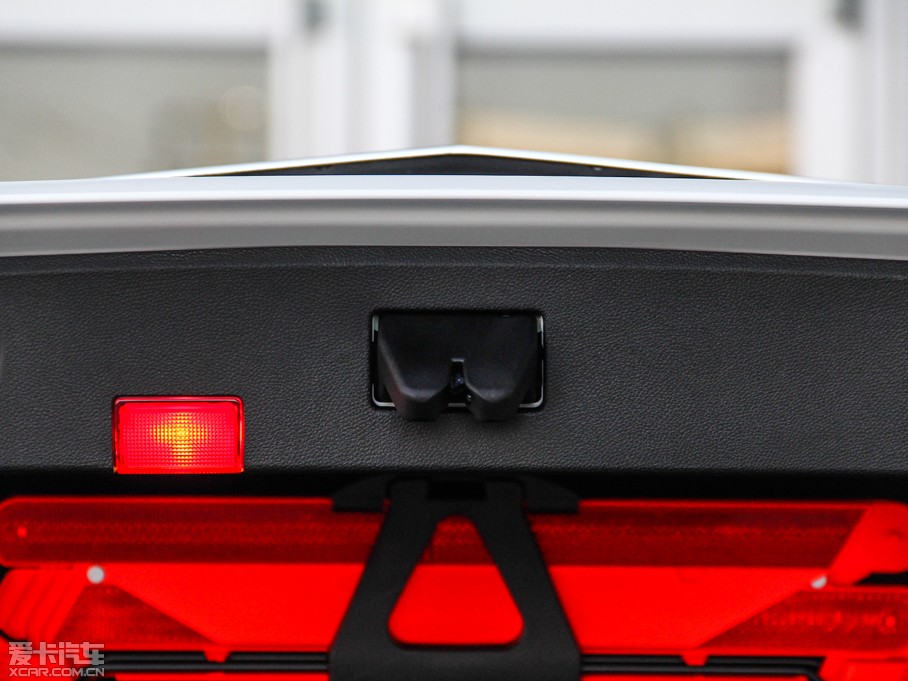 2015��YE�� E 320L �\����