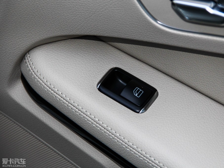 2015��YE�� E 320L �\����