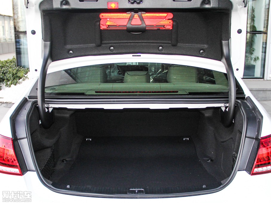 2015��YE�� E 320L �\����