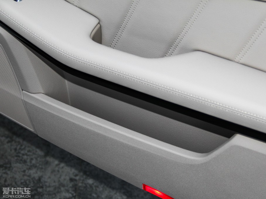 2015��YE�� E 320L �\����