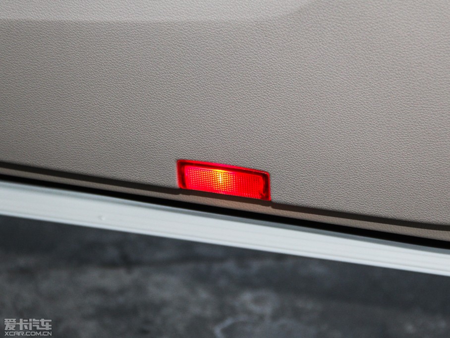 2015��YE�� E 320L �\����