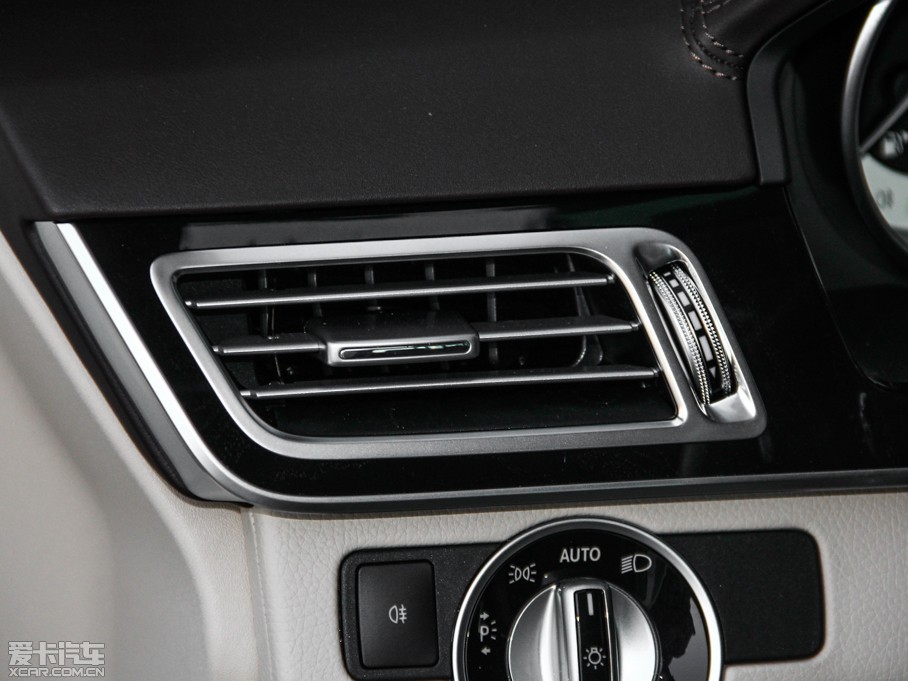 2015��YE�� E 320L �\����