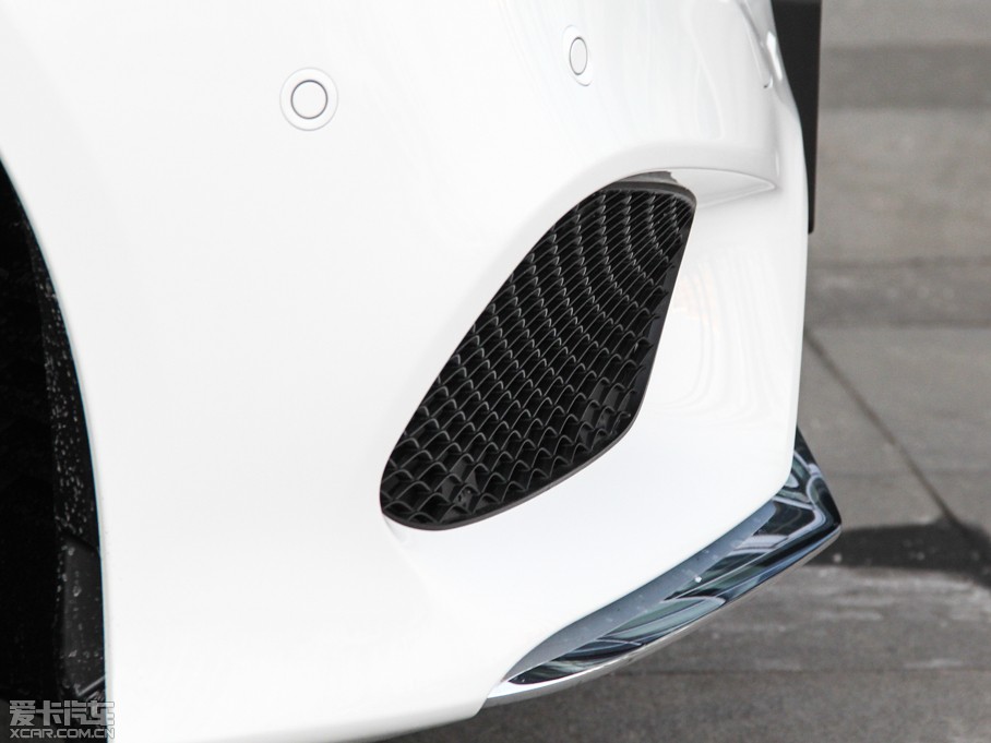 2015��YE�� E 320L �\����