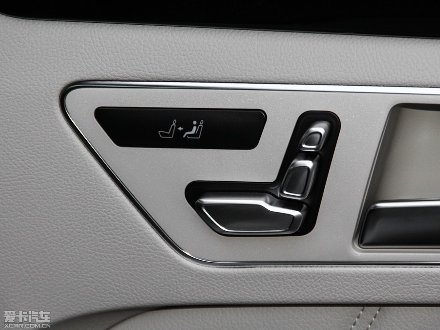 2015��YE�� E 320L �\����