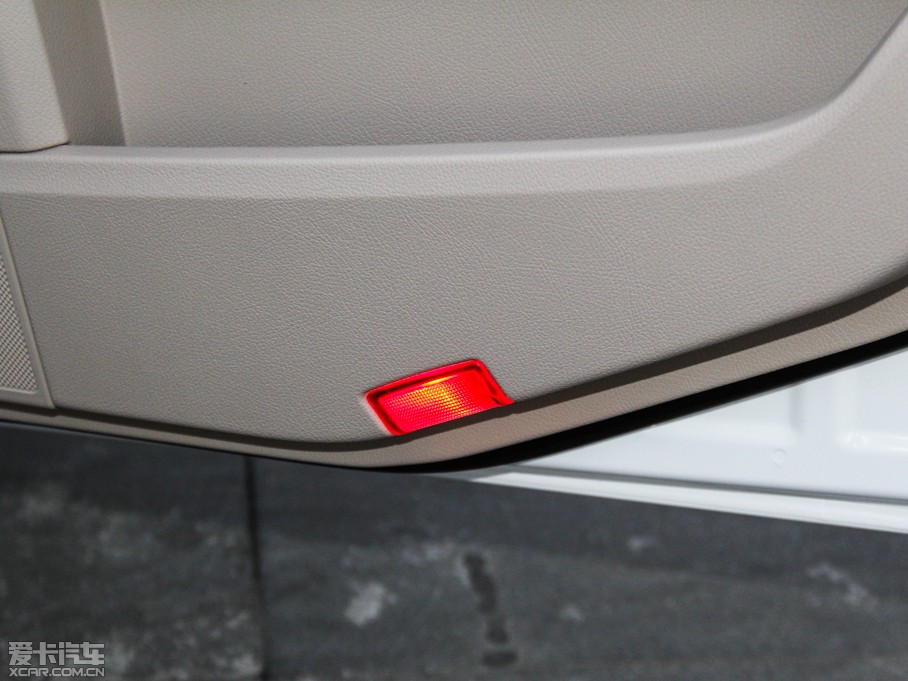 2015��YE�� E 320L �\����