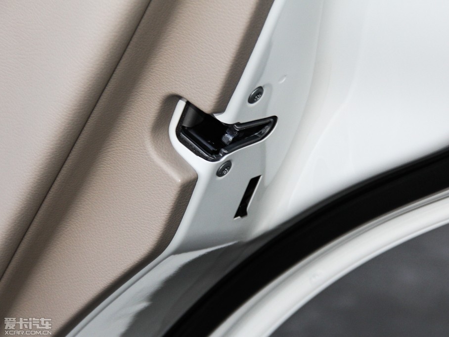 2015��YE��(j��) E 320L �\(y��n)��(d��ng)��