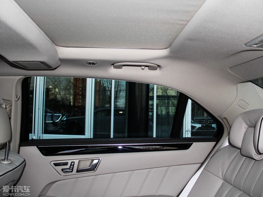 2015��YE�� E 320L �\����