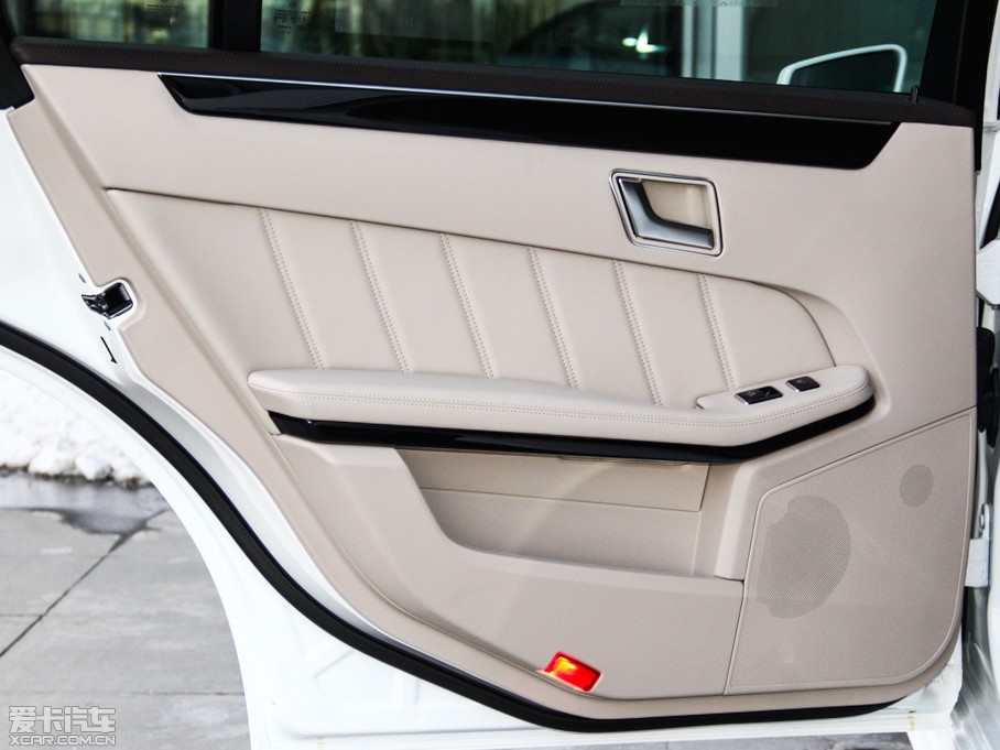 2015��YE�� E 320L �\����