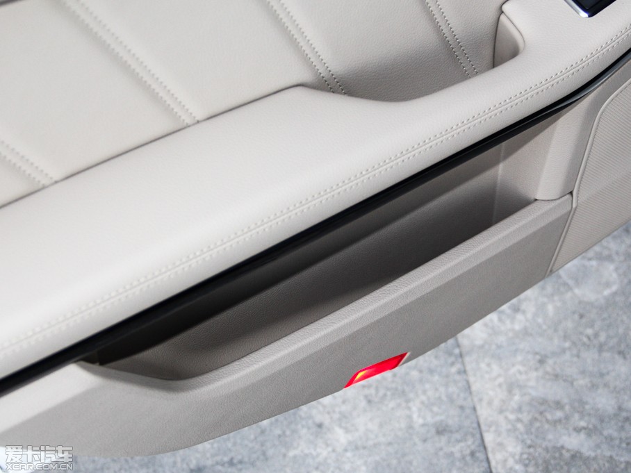 2015��YE�� E 320L �\(y��n)����