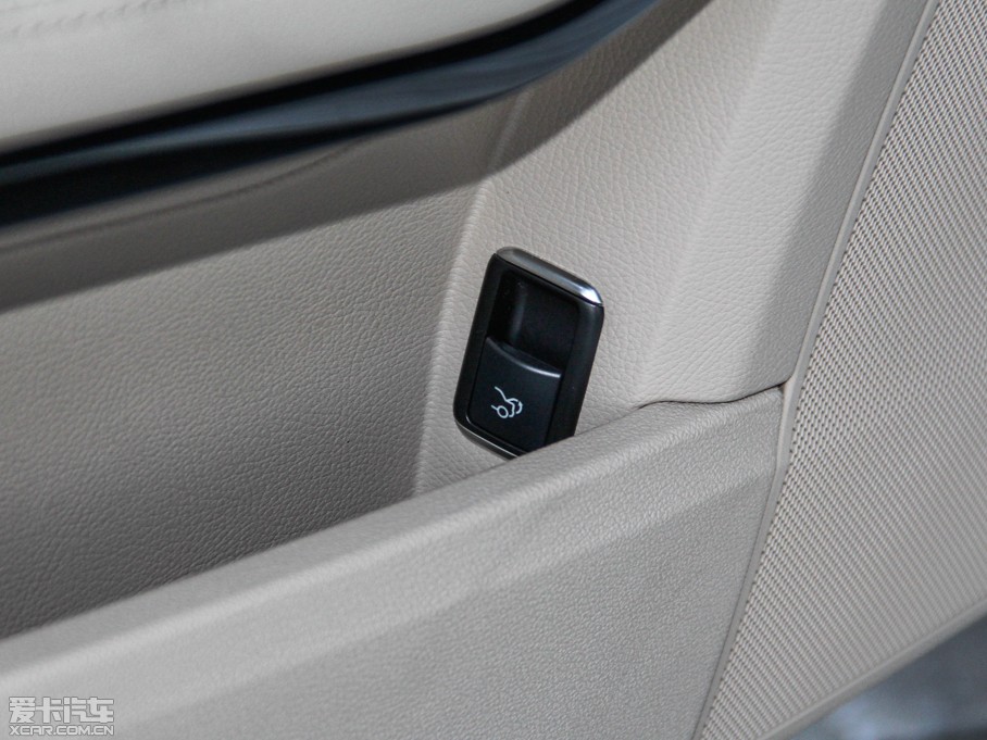 2015YE(j) E 320L \(yn)(dng)