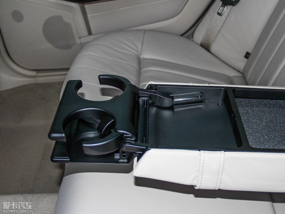 2015��YE�� E 320L �\����