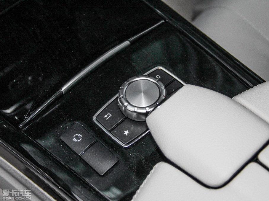 2015��YE�� E 320L �\����