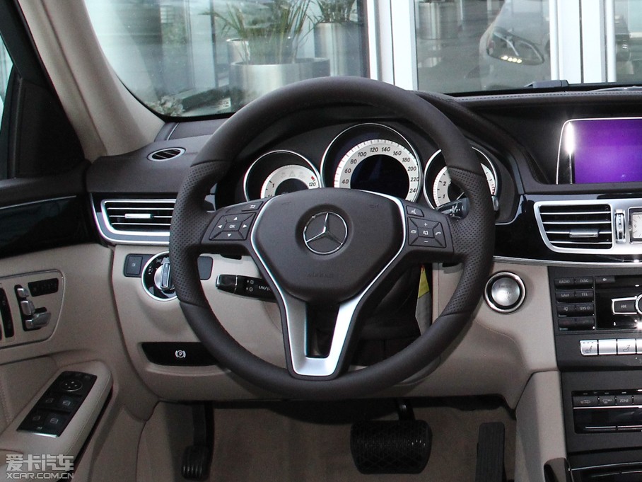 2015��YE�� E 320L �\����