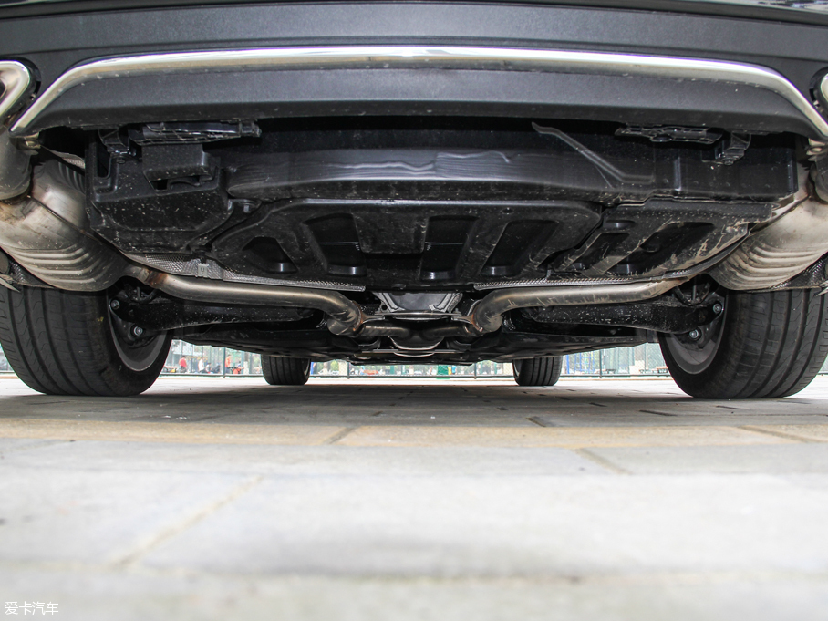 2015YE E 320L 4MATIC A