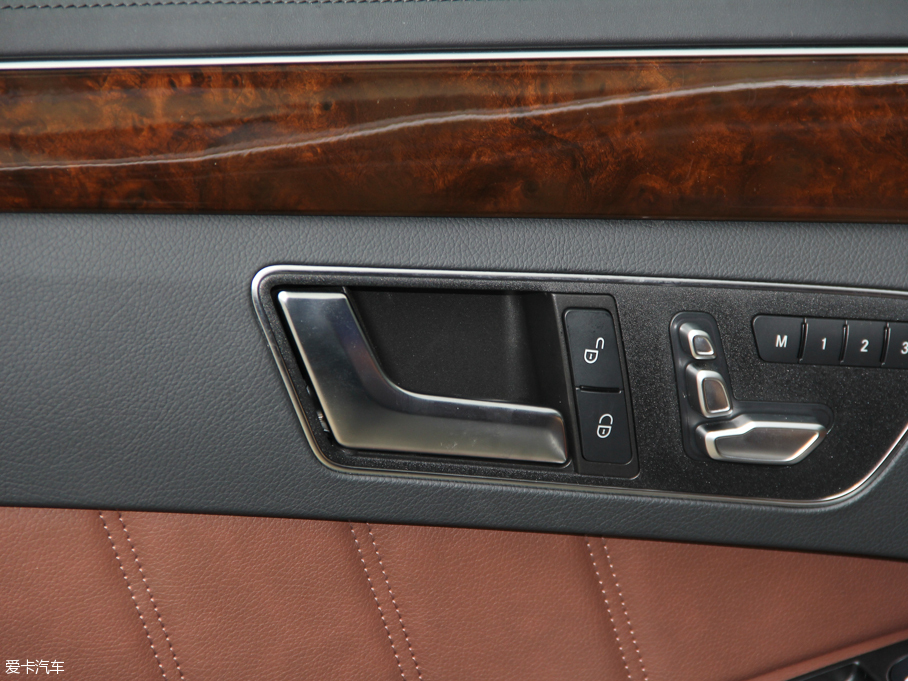 2015YE E 320L 4MATIC A