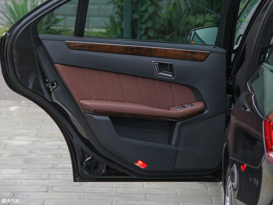 2015YE E 320L 4MATIC A