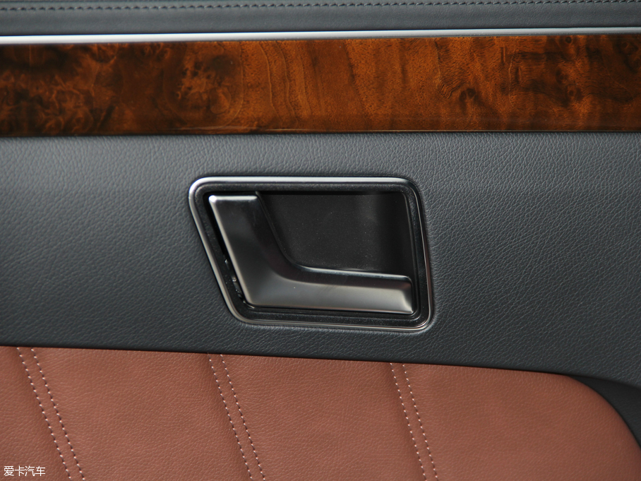 2015YE E 320L 4MATIC A